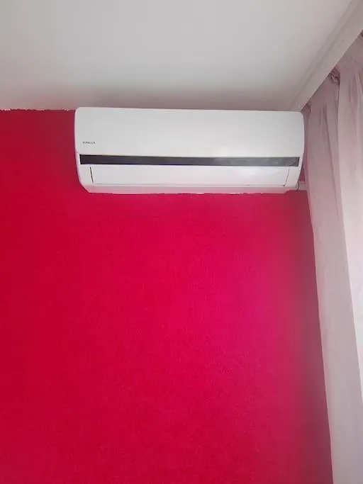 Red Room - Apartment In Varna - Beach And Forest